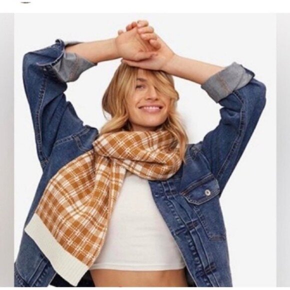 Timberland Women's  Plaid Tan Scarf NWT  10X 68 - Picture 1 of 4